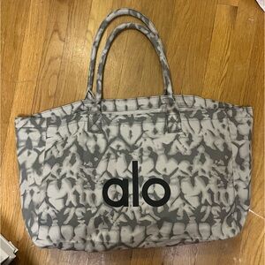 ALO Yoga Large Bag| ALO Canvas Shopper Tote Bag NWT Grey Tiedye W7066R